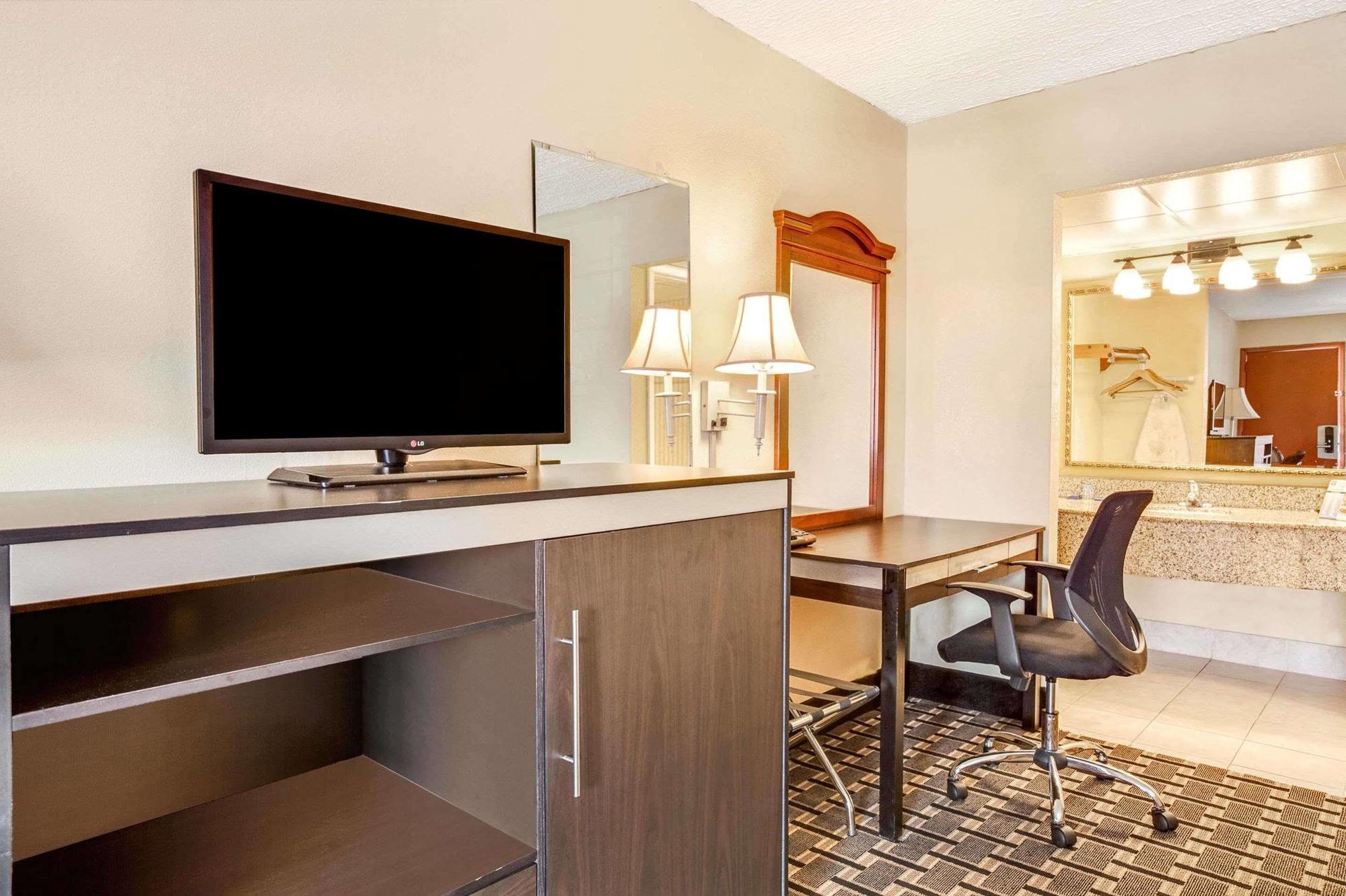 Knights Inn Mount Laurel Ngoại thất bức ảnh